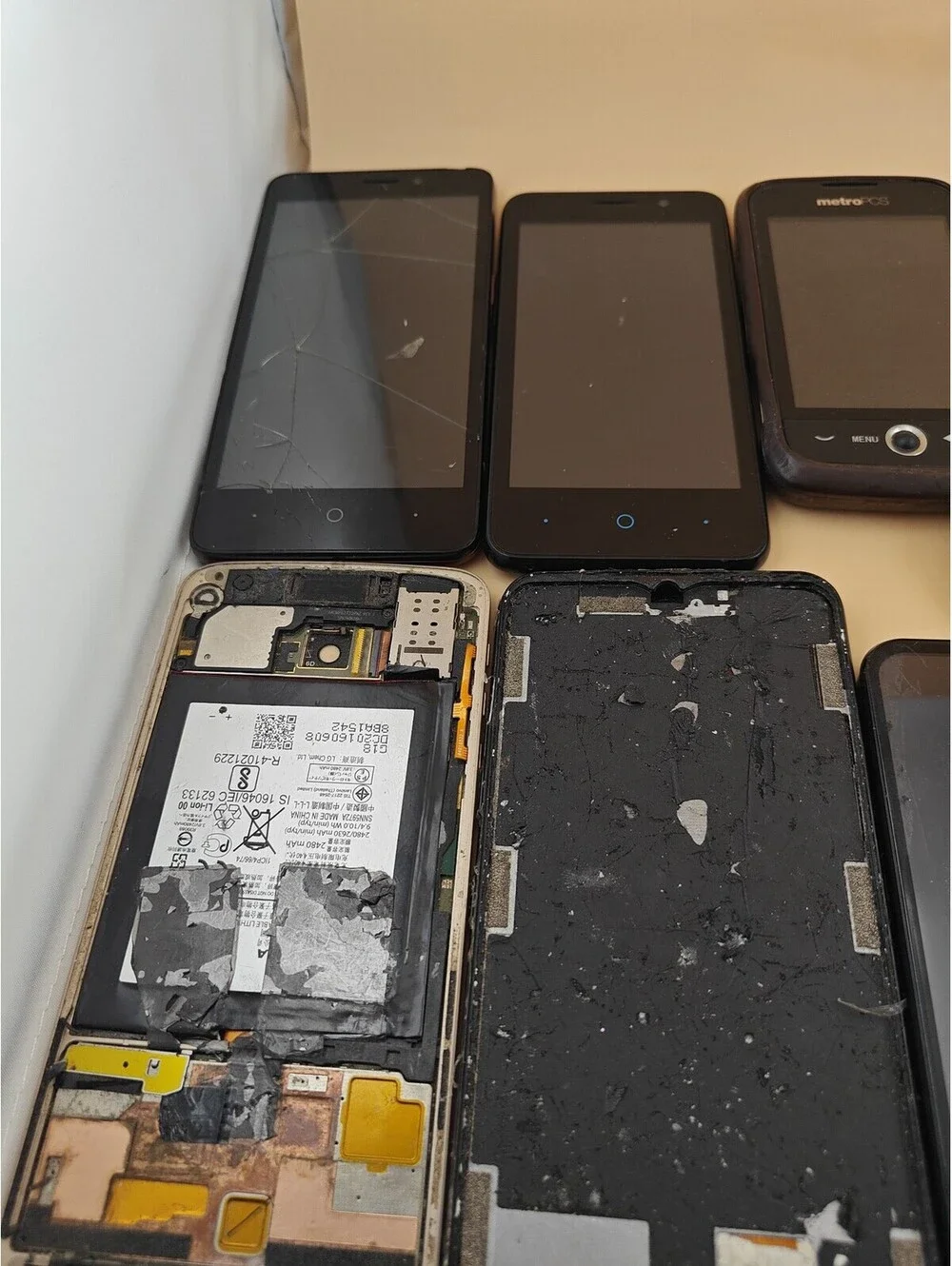 Smartphone Lot iPhone Samsung LG Parts Repair Cracked No Power Locked AS IS